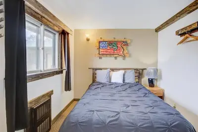 Image de Relax at a Budget Room w/ Free Parking, Near Chamberlain’s Best Dining