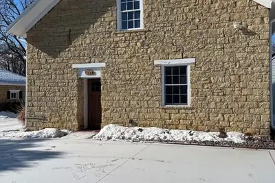 Image de Hidden Gem! Uniquely, fully-furnished, newly remodeled, 1860’s carriage house