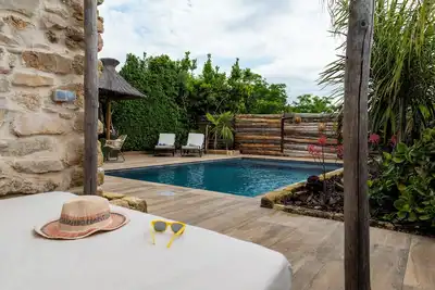 Image de maison de charme en camargue jacuzzi sauna et piscine privée