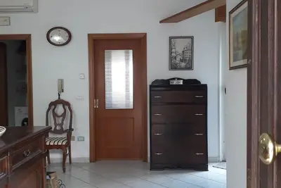 Image de Whole house accommodation on two floors with large garden and parking space