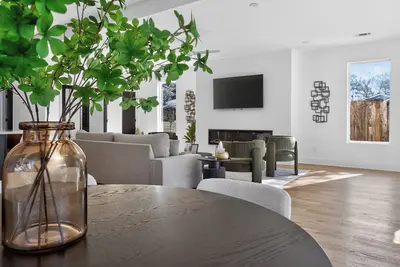Image de Luxury 4br 4 Ba, Chef Kitchen, 10 min to Fifa Stadium, 5 min to BeltLine