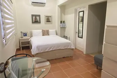 Image de Cozy, bright, ground floor studio with pool, walk to beach