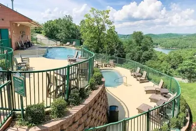 Image de L-6 Gorgeous views, clean cozy near Sdc