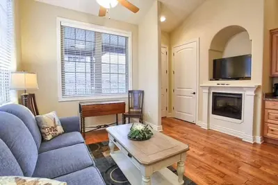 Image de L-9 Cozy, clean close to Sdc stunning views