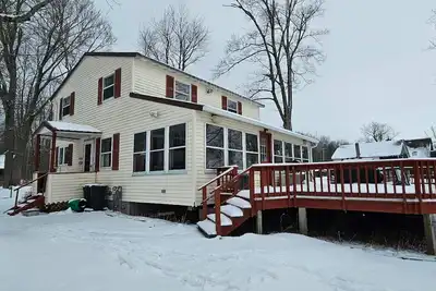 Oneida Lakefront Camp- Perfect for Winter and Summer Activities-Lower Unit