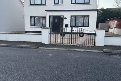 Image de Stunning house minutes walk from the picturesque, lakeside village of Virginia