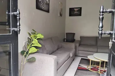 Image de Quaint 1-bedroom apartment in pleasant Kampala neighborhood