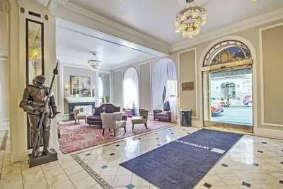 Image de Luxury 1 bedroom, living room and kitchen hotel suite in beautiful San Francisco