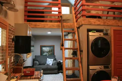 Image de Come stay with us in a cozy, tiny home in the small town of Belton, Sc!