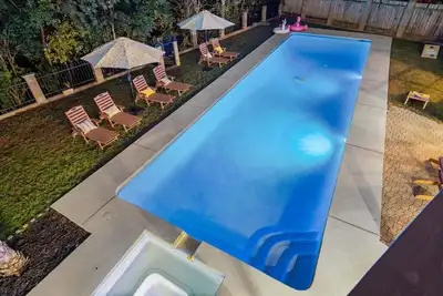 Image de Rhythm Retreat: Stunning 5-bedroom in Austin with Large Pool, Game Room, Firepit