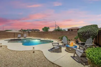 Image de Large Single Story in Surprise with Pool Heat Included, Mins. from Loop 303