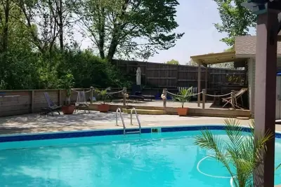 Image de 4/2 Pool Home-Uptown Rogers. Sm Dogs Ok. Walk to Mall, Entertainment District!