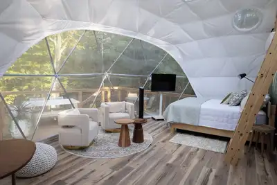 Image de Glamping Dome With Wood Burning Hot Tub