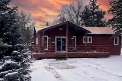 Image de Cozy 3-bedroom cabin in adorable Gimli, Manitoba