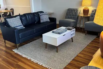 Image de Close to Masters’s, Hospitals & Downtown