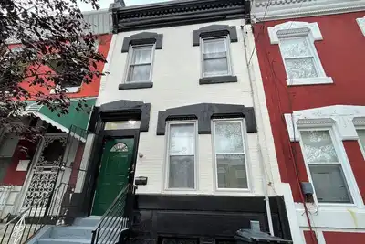 Image de A6 Art Museum, Fairmount park, quiet one room, share 2 bathroom and kitchen.