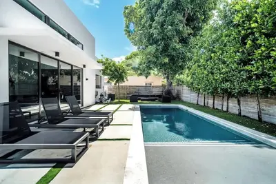 Image de Noir Luxe Villa, Design District, Pool, Billiards