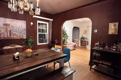 Image de Spacious & Bright 1927 Home, 30 Min to Nyc