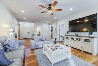 Image de Plano 5br Home Near Legacy West Game Room Bbq