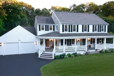 Image de Beautiful 6-bedroom house with Outdoor patio and heated pool in Plymouth, Ma