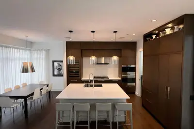 Image de Bright and Spacious 5 bedroom New-Build Home | Walk to Bc Place | Sleeps 11