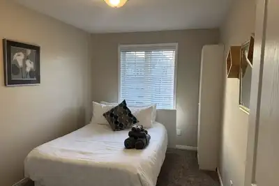 Image de Gorgeous 3-bedroom house in family friendly Kitchener neighborhood