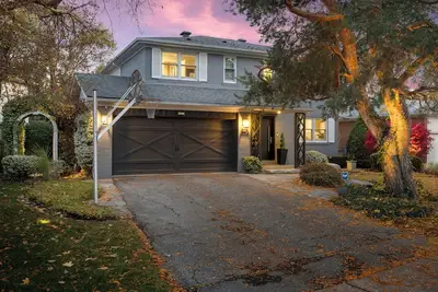 Image de Experience luxury living at lovely renovated home