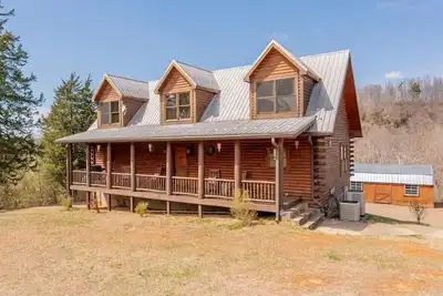 Image de River Trail Lodge-Guest Fav Log Home-Retreat with Fire Pit & Game Room-Pets :]