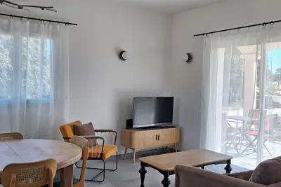 Image de Mini-villa de 70 m² climatisée avec jardin à 5 minutes des plages.