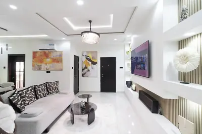 Image de Luxury New 2-Bedroom Apartment, 5-Min Walk to Elegushi Beach”.