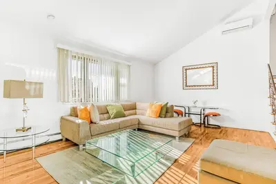 Image de Spacious 6-bedroom house in enchanting West Hempstead with Ac