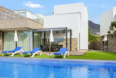 Private Villa with Pool - Close to the Beach