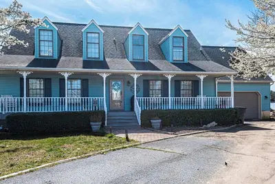 Image de 3br Waterfront Retreat with Pool and Deck