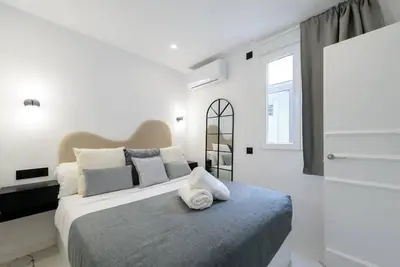 Image de New apt Elegante, 2br and 1bth