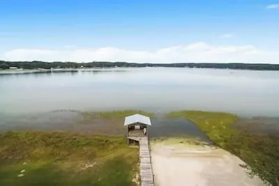 Image de Lakefront home with stunning sunset views