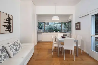 Image de Renovated 2br Bauhaus Apt in Gordon by HolyGuest