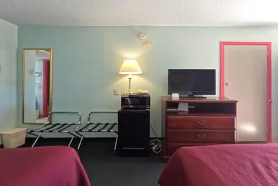 Image de 2 Budget-Friendly Rooms - Perfect Base to Explore Route 66 Attractions!