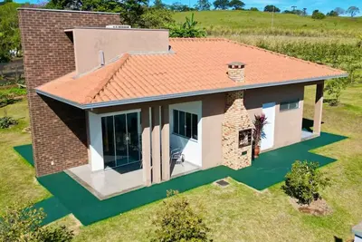 Image de Charming family home on a gin distillery with over 80 amenities.