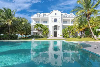 Image de Love Beach Luxury 3br Condo - Step to Beach & Pool