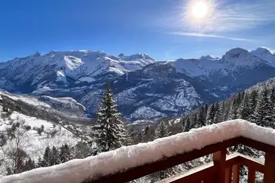 Image de Studio « Le Cocon des Cîmes » avec vue sur les montagnes et balcon