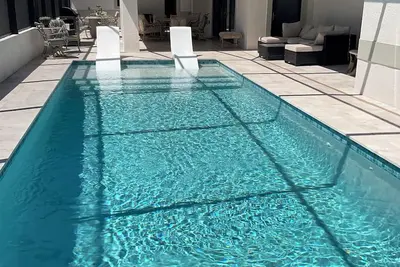 Image de Brand New villa with amazing salt water pool few minutes from Venice beaches.