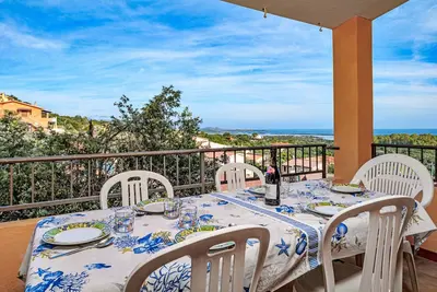 Image de Appartement « Quadrilocale Le Colonne » : vue mer, terrasse privée, climatisation