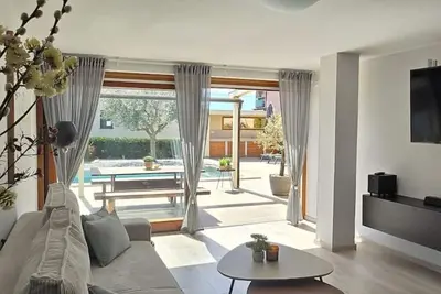 Image de Villa Desire Belvedere: Relaxing Garden & Pool Retreat Near Novigrad