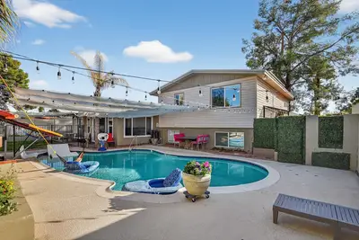 Image de Two Homes w/ Pool, 8br Mesa Retreat, Sleeps 24