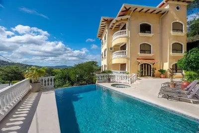 Image de Rosa Tropical in Marina Real