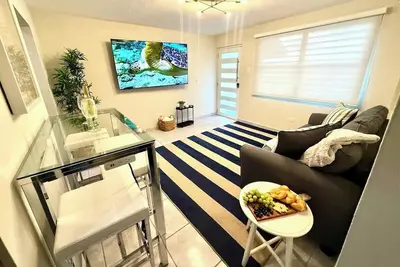 Image de Luxe Black & White Apt Ii