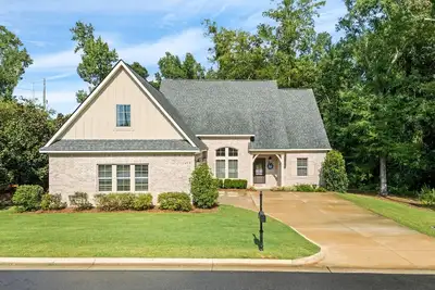 Image de Spacious 4-bedroom house in beautiful Auburn - Sleeps 12+