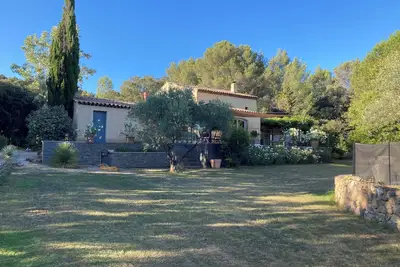 Image de maison de charme  piscine  8 personnes au calme entre Aix en Provence et Luberon