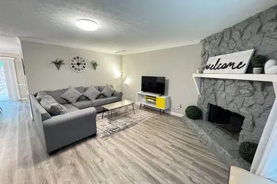 Image de Minimalist, Modern, Comfortable - 4br/2ba Norcross - Convenient Location