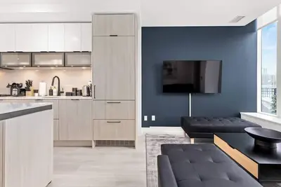 Modern 3br/2. 5bt Home + Free Parking